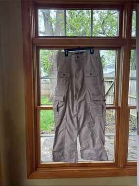 Hollister Women’s, low rise baggy cargo pants Pants in Light Beige - Relaxed